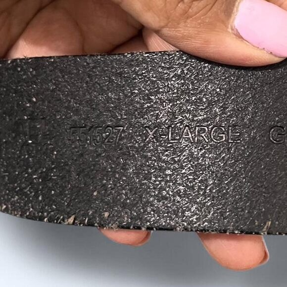 Michael Kors leather belt in black. Smooth genuine leather, classic buckle. Size - Picture 2 of 3